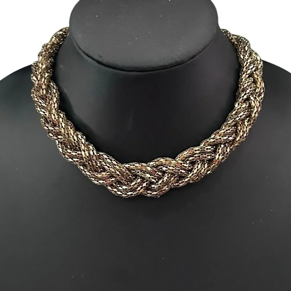 Express statement necklace